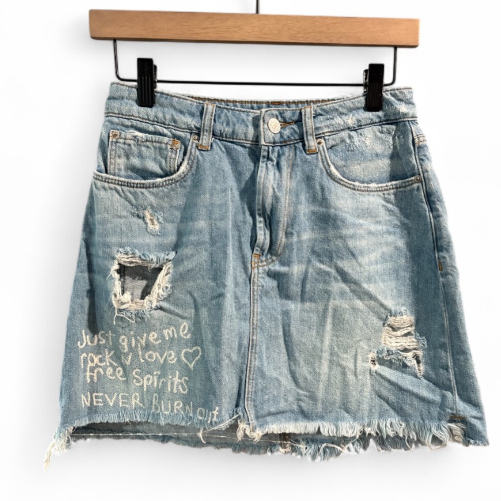 Zara Light Wash Graphic Distressed Mini Denim Skirt‎ Small